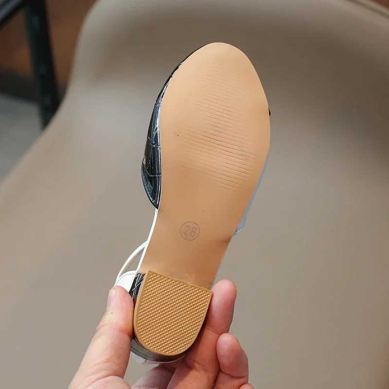 Sneakers New Girls Red High Heels Kids Version White Shoes Childrens Princess Sandals Girls Show Shoes Baby All Fashion Sandals H241221