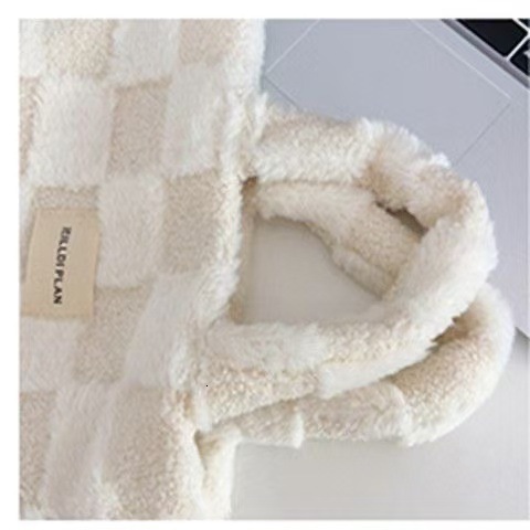 Autumn Winter Plush Women s New Large Capacity Trendy Commuter Multifunctional Designer Outdoor Handbag Trendy Shoulder Bag bag