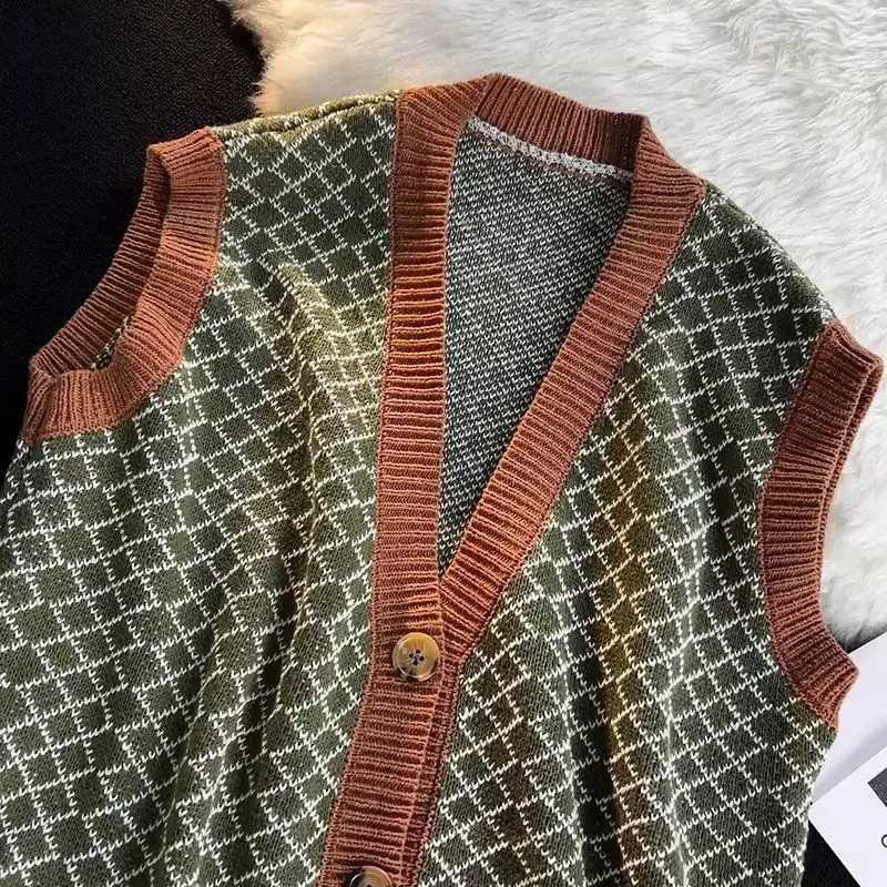 Autumn Versatile Coffee Retro Knitted Cardigan Vest V-neck Unisex Fine Grid Pattern Sweater Vest Men Womens Japanese WaistcoatXJ241221