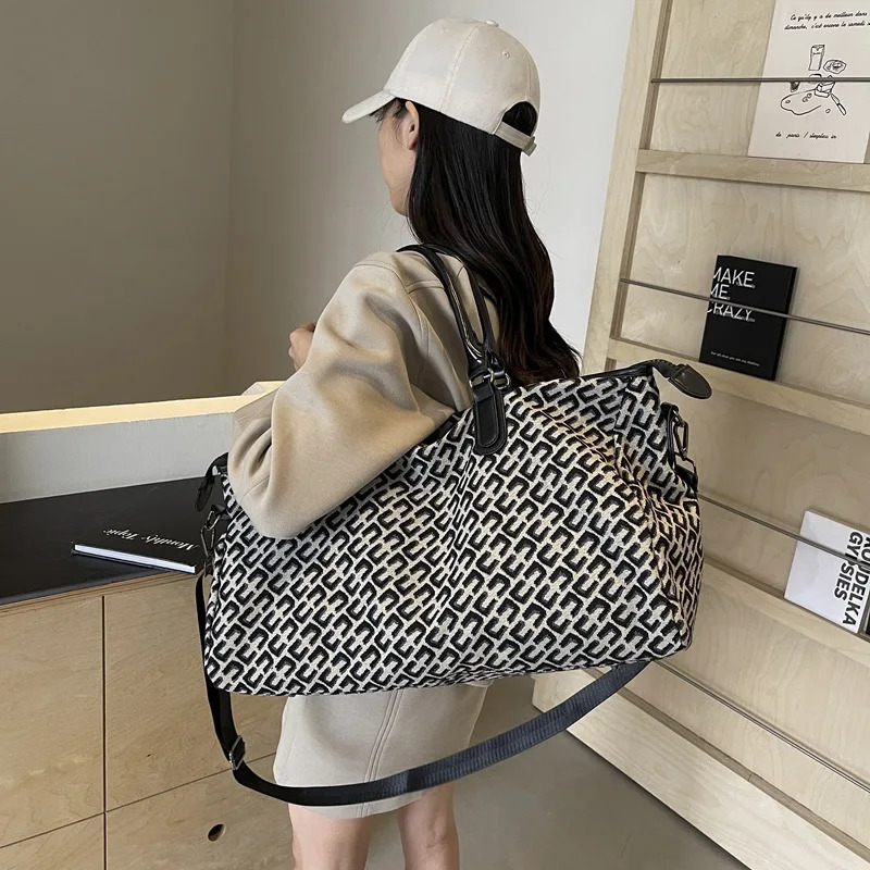 Travel bag small lightweight handbag large capacity yoga and fitness bag Korean version travel bag 241220