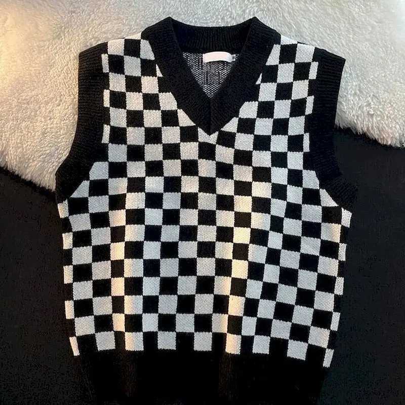 Autumn Vest V-neck Knit Sweater Vests Men Loose College Style Plaid Couple Sleeveless Sweaters Retro Checkerboard Knited VestXJ241221