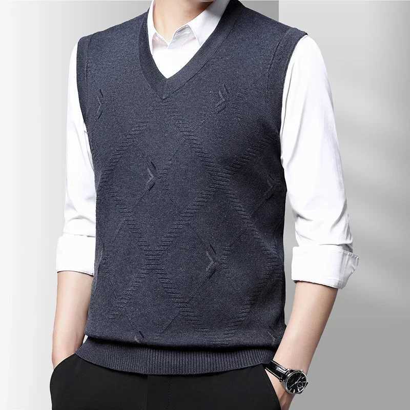 New Mens Casual Fashionable Warm Sweater Vest V-neck Versatile and Comfortable Soft Knitted Business Casual TopXJ241221
