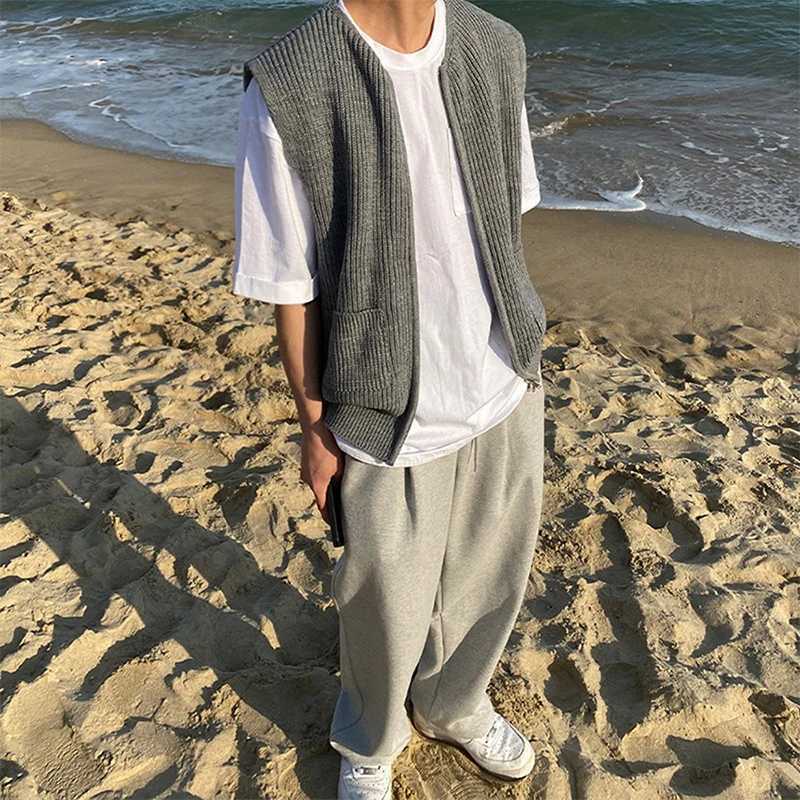 Mens Knitted Sleeveless Zipper Sweater Casual Luxury Clothing Waistcoat Tide Port Style Leisure Pullover Spring Retro KnitwearXJ241221
