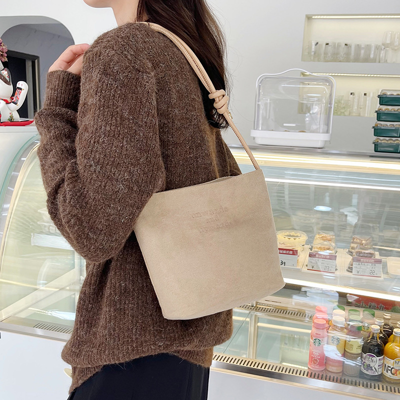 Autumn and winter suede new women s designer handbag trendy crossover super hot shoulder bag bucket bag bag
