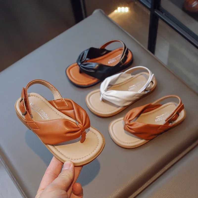 Sneakers Baby girl sandals with simple flip cover unique Japanese style childrens casual shoes boys summer beach shoes all competitions H241221