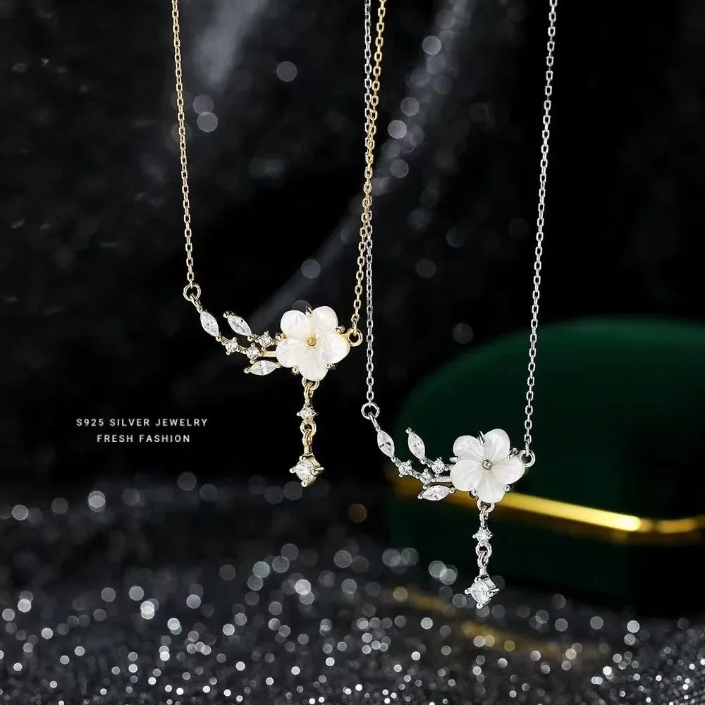 Fashion Sakura Zircon Pendant Necklace for Women Sweet Charm Clavicle Chain Jewelry Gifts 241220