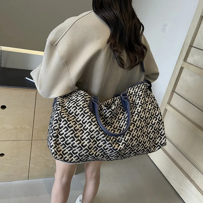 Travel bag small lightweight handbag large capacity yoga and fitness bag Korean version travel bag 241220