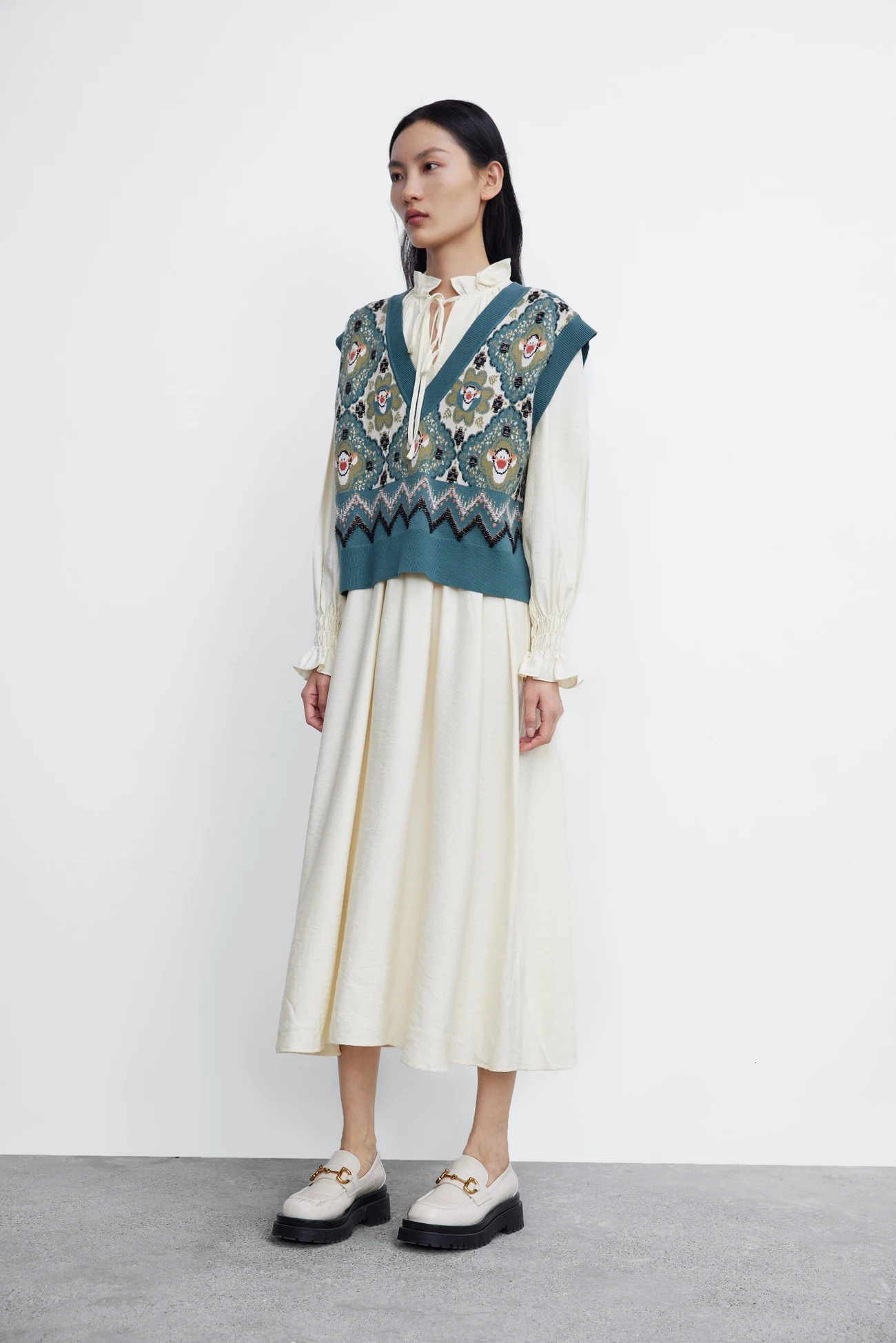 Ethereal style of Womens casual jacquard knit vest 241218