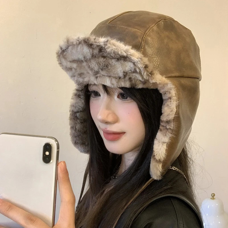 Winter Lace PU Leather Velvet Inner Lightning Cap Suitable for Male and Female Riders Ear Protectors Windproof Flying Bomber Cap 241220