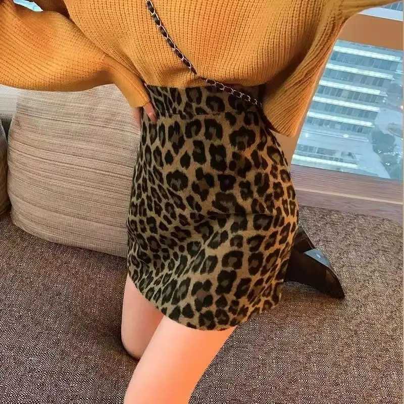 Slim Sexy Womens Short Skirts Sexy Leopard Club Mini Skirt Retro Trend A-Line Skirt All-Match High Waist Chic Skirt Y2k ClothesXJ241221