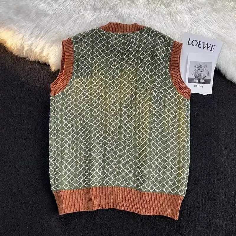 Autumn Versatile Coffee Retro Knitted Cardigan Vest V-neck Unisex Fine Grid Pattern Sweater Vest Men Womens Japanese WaistcoatXJ241221