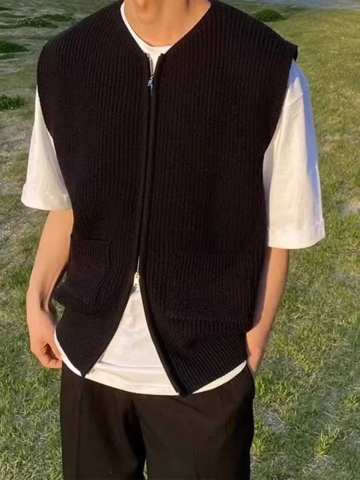2024 New Mens Spring Autumn Fashion Zipper Knit Vest Coat Male Loose Cardigan Vest Men Solid Color Sweater Waistcoat A38XJ241221