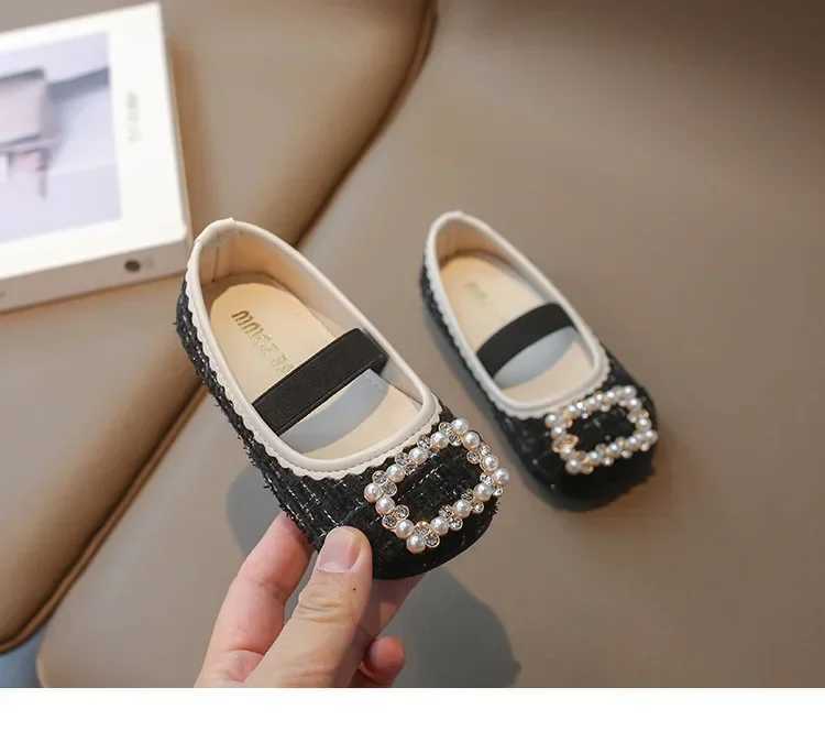 Sneakers Children Leather Shoes for Girls 2024 Autumn New Fashion Elegant UK Style Soft Sole Princess Beading Sweet Party Single Shoes H241221