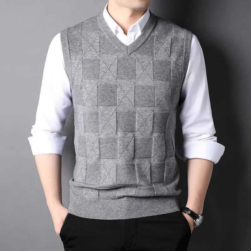 Top Grade New Fashion Jacquard Weave Knit Pullover Sweater Vest Men V-Neck Sleeveless Slim Trendy Casual Mens Clothes 2024XJ241221