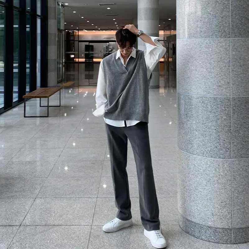 Korean Fashion Winter V-neck Mens Sweater Vest Sleeveless Trend Personality Loose Casual College Mens Vintage Knitted Vest A47XJ241221