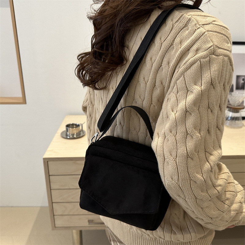 new Korean version single shoulder crossbody bag casual hundred bag designer fashionable and avant garde outdoor backpack trend shoulder bag bag