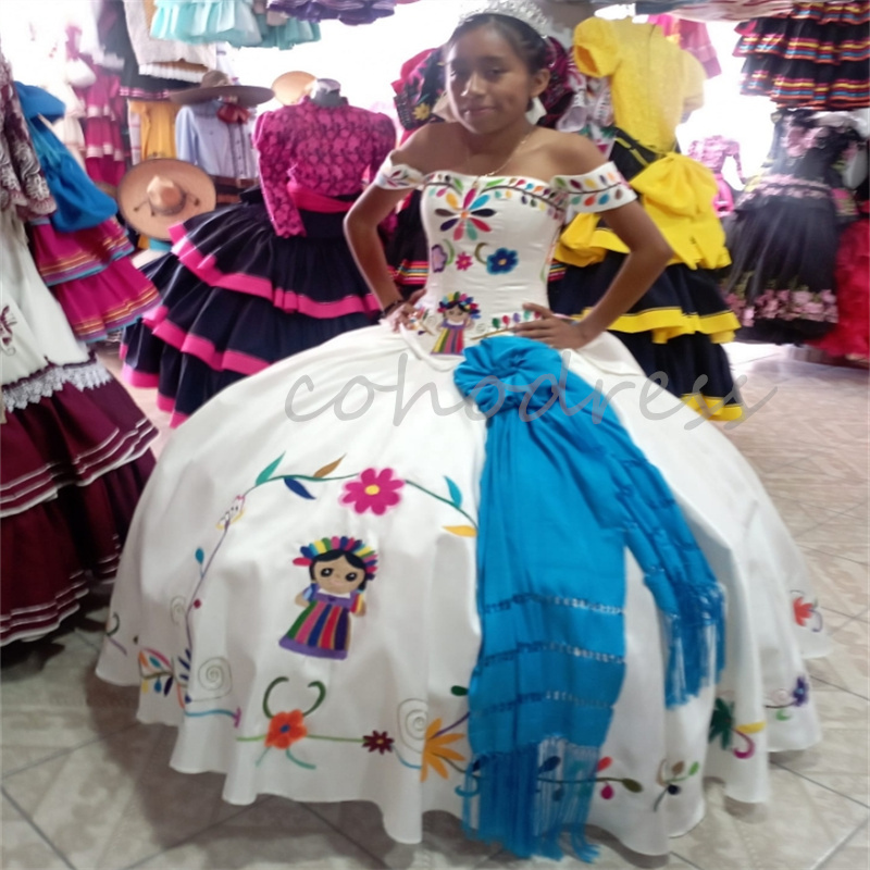 White Mexican Quinceanera Dress Charro Embroidery Flower Birthday Vestio De Novia Vestidos De 15 Anos Xv Debutante Traditional Pageant Party Dress 202