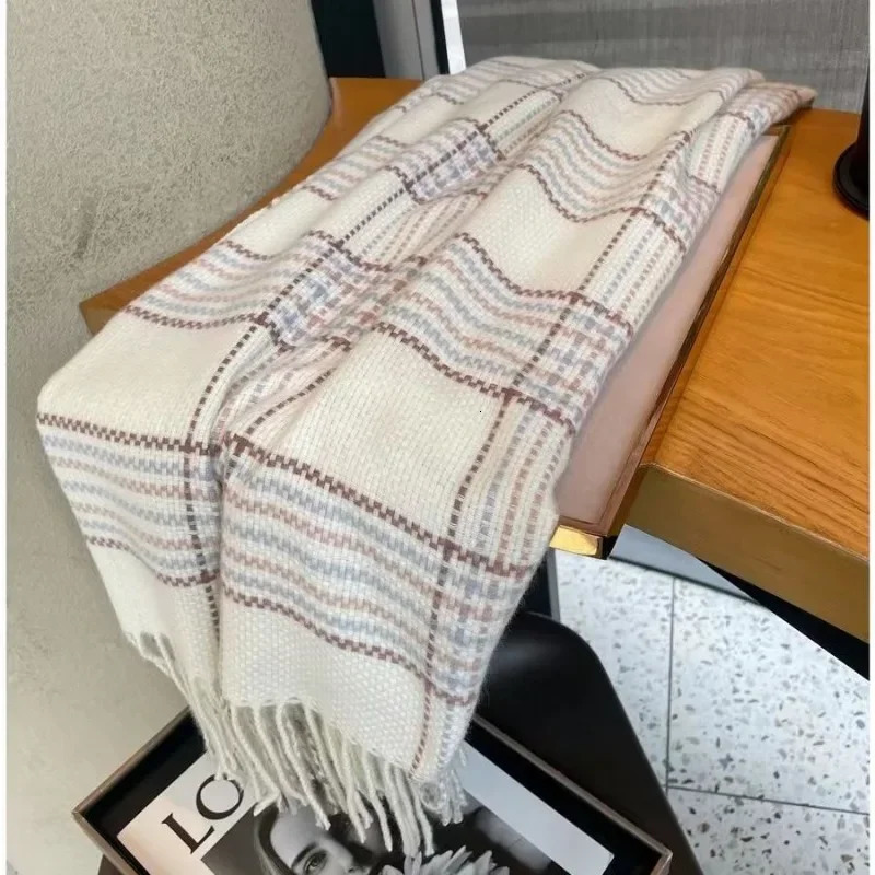 Womens Winter Scarf Japanese Warm White Checkered Cashmere Scarf Female Fashion Accessory 241220