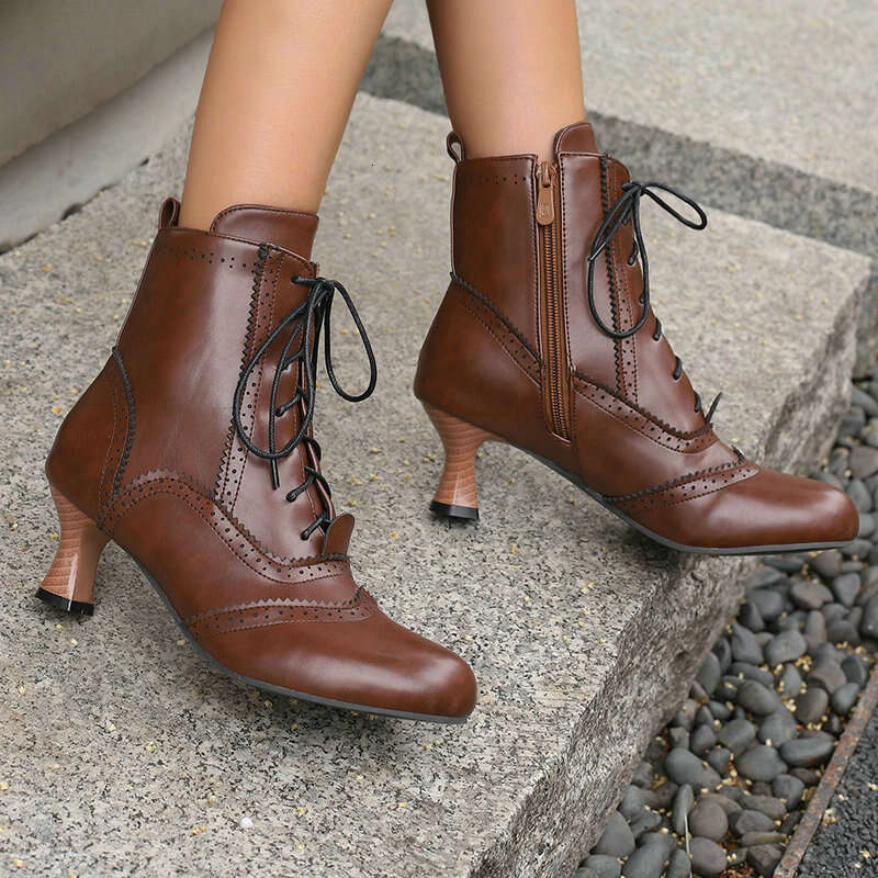British Style Women's Short With Burnt Flower Hollow Round Head, Thick Heel, High Heels, Front Tie And Ankle, Fashionable Martin Boots