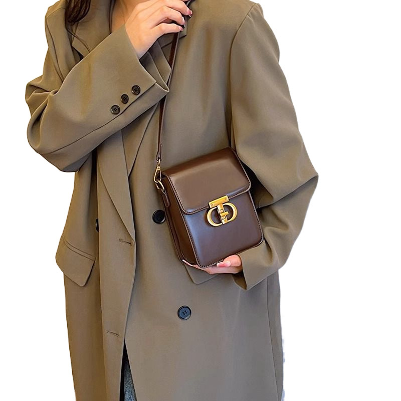 Free shipping New Single Shoulder Bag for Women Leisure Metal buckle flap womens brown black crossbody messenger bag