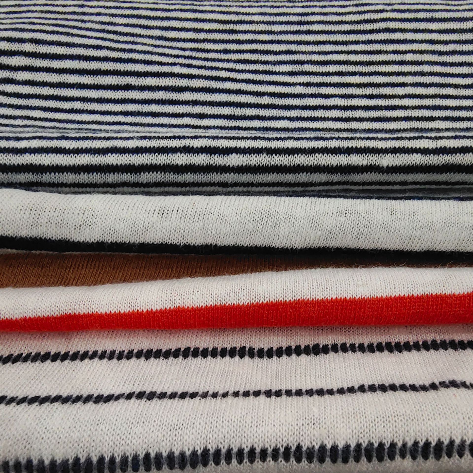 Knitted Linen-Silk Blend Fabric Ideal for Breathable Summer Wear
