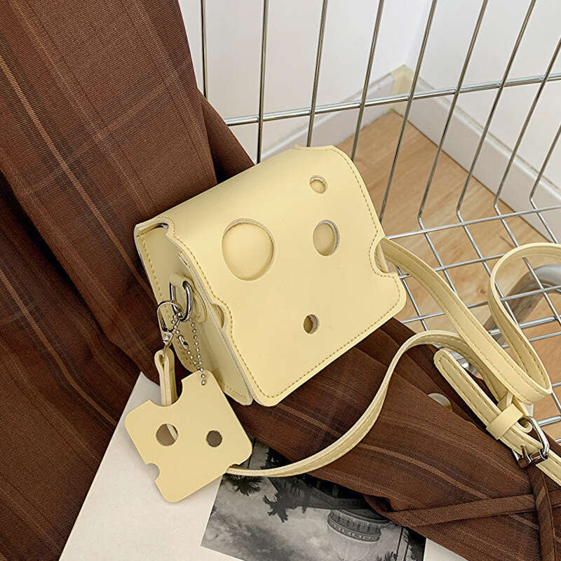 Internet celebrity personality fashion fresh cheese 2024 autumn and winter new style western-style texture small square bag popular this year