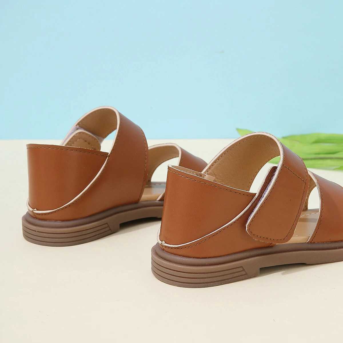 Sneakers Brown bag headlines with hollow PU Velcro design flat bottom cute fashionable sandals suitable for various summer festivals H241221