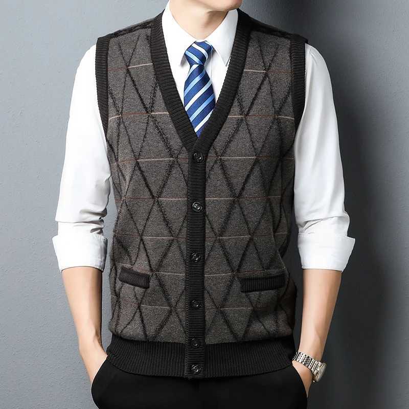 2023 Mens Cardigan Tank Top Business Leisure Fashion Knitted Sweater Warm V-neck Tank Top with PocketsXJ241221