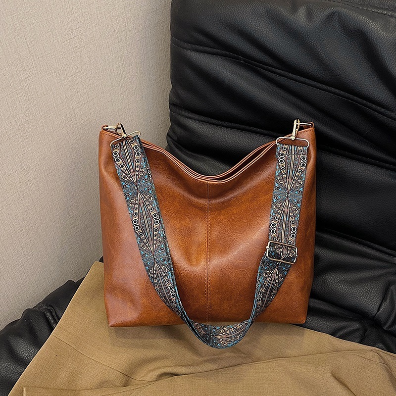 2025 New Women's Large Capacity Single Shoulder Bag, New Broadband Shoulder Crossbody Bag, Designer Texture Commuter Bucket Bag