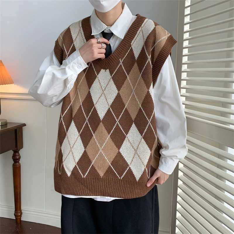 Men 2024 Spring Autumn Vintage Checkered V-neck Vest Male Loose Sweater Tank Tops Mens Plaid Knitted Sleeveless Tops K475XJ241221