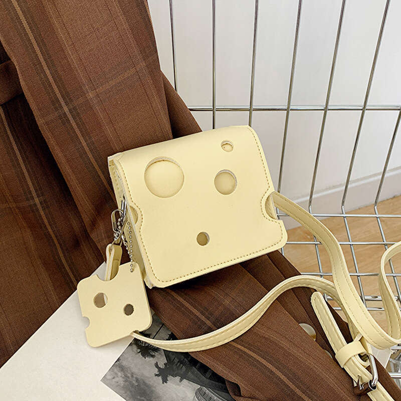 Internet celebrity personality fashion fresh cheese 2024 autumn and winter new style western-style texture small square bag popular this year