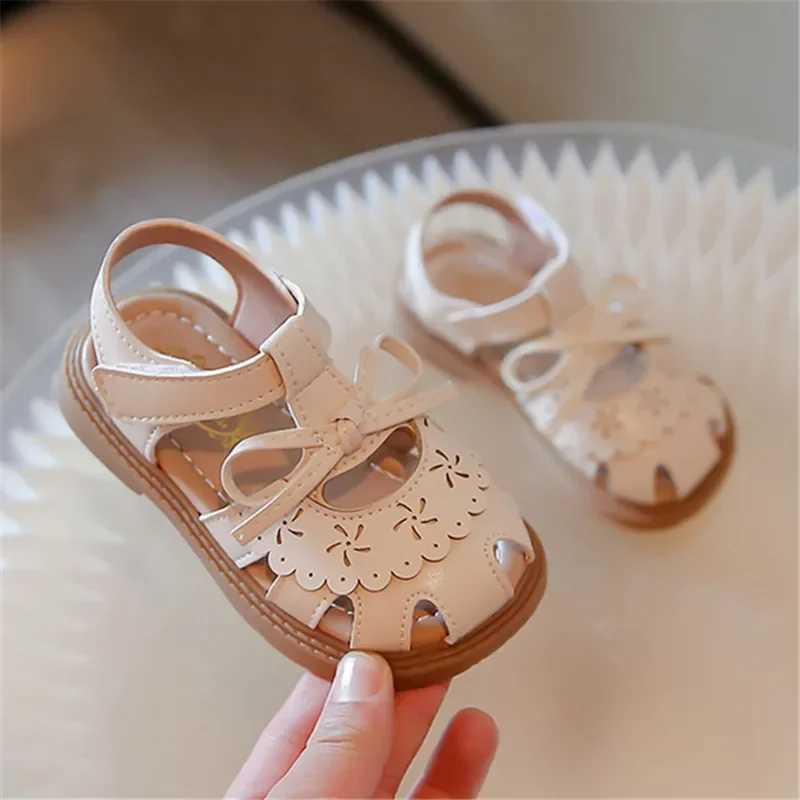Sneakers Summer Girls Flat Sandals Hollow Breathable Comfortable Upper Buckle Decoration Soft Bottom Non-slip Childrens Shoes H241221