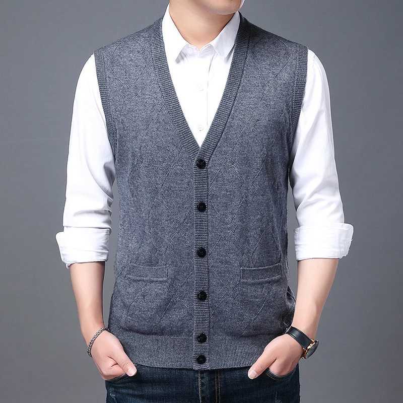 Anti-pilling Top Grade New V Neck Fashion Brand Knit Cardigan Casual Preppy 2024 Autum Sweater Vest Sleeveless Mens ClothingXJ241221