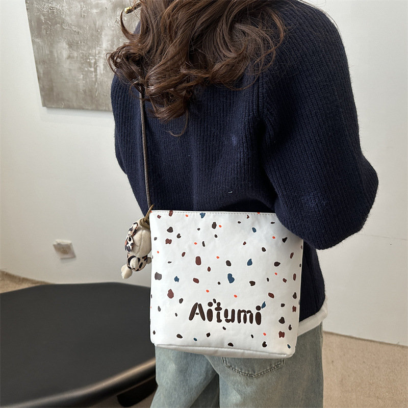 Women s New Fashionable Texture Handbag Color Polka Dot Western Korean Edition Crossbody Bag Designer Simple Commuter Bucket Bag Trend bag