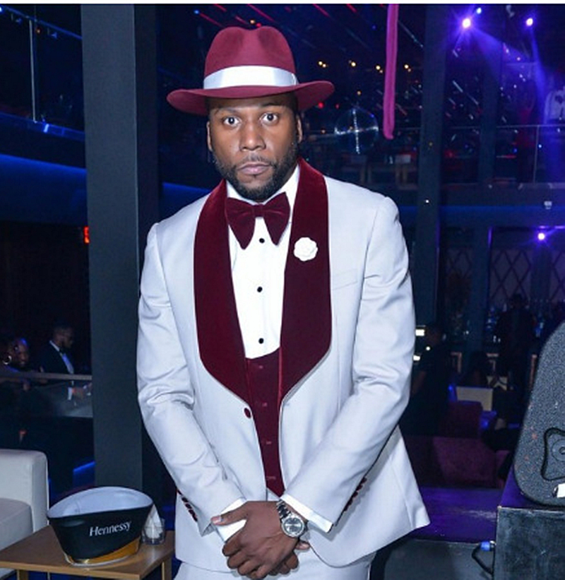 White And Burgundy Men Suits Slim Fit Wedding Tuxedos With Velvet Shawl Lapel 3 Pieces Handsome Formal Groom Wear Prom Party Blazer Dinner Jacket Pant