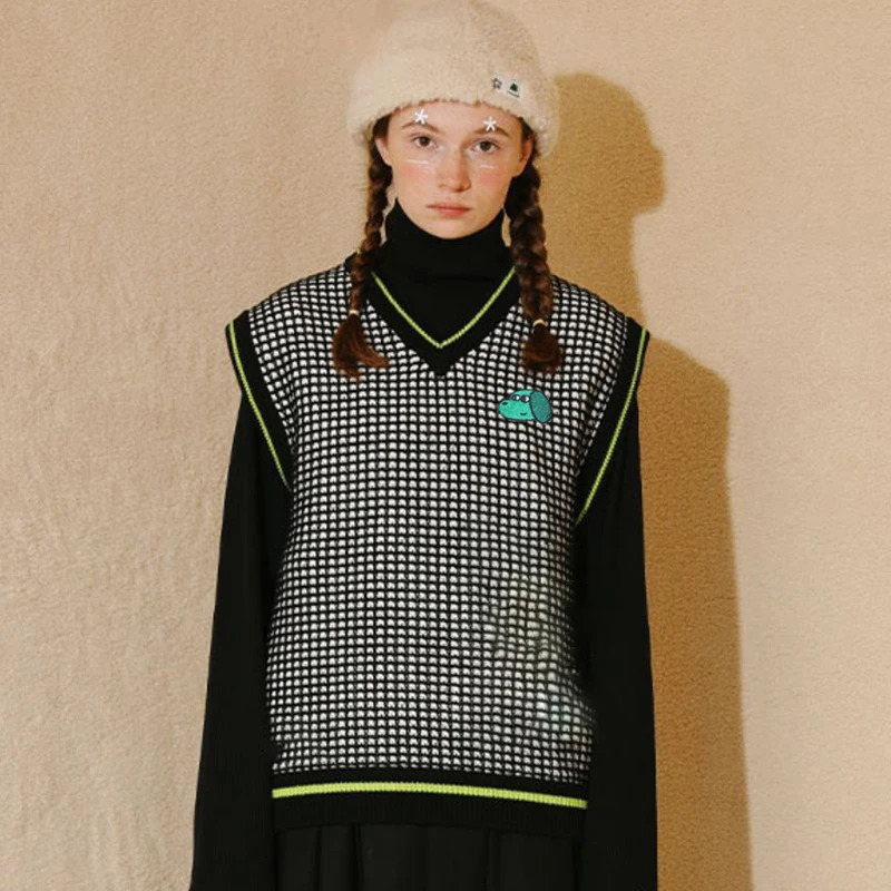 Womens Vintage Knit Vest Loose Black Plaid Cartoon y Cotton Pullover Sleeveless Sweater Original Niche er Autumn 241218
