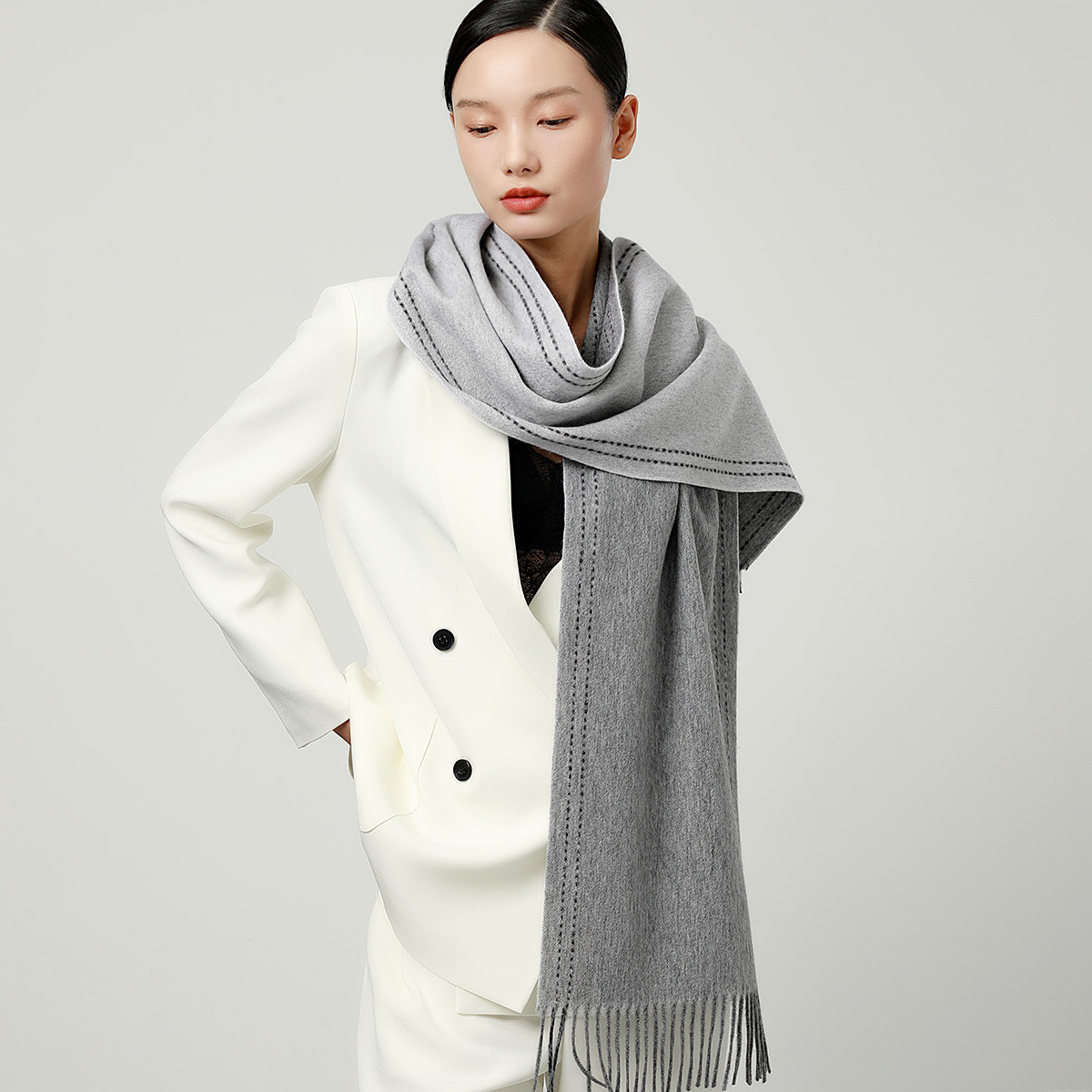 designer Scarf Cashmere Scarf Soft Touch Chic Silky Fashion Scarves Made from Pure Mulberry Silk - Versatile Design for Any Outfit