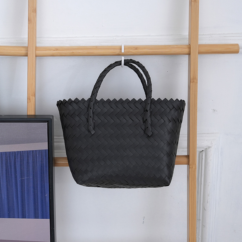 New Fashionable Daily Commuting Large Capacity Handbag Designer Straw Bag Plastic Weaving Leisure Beach Handbag bag
