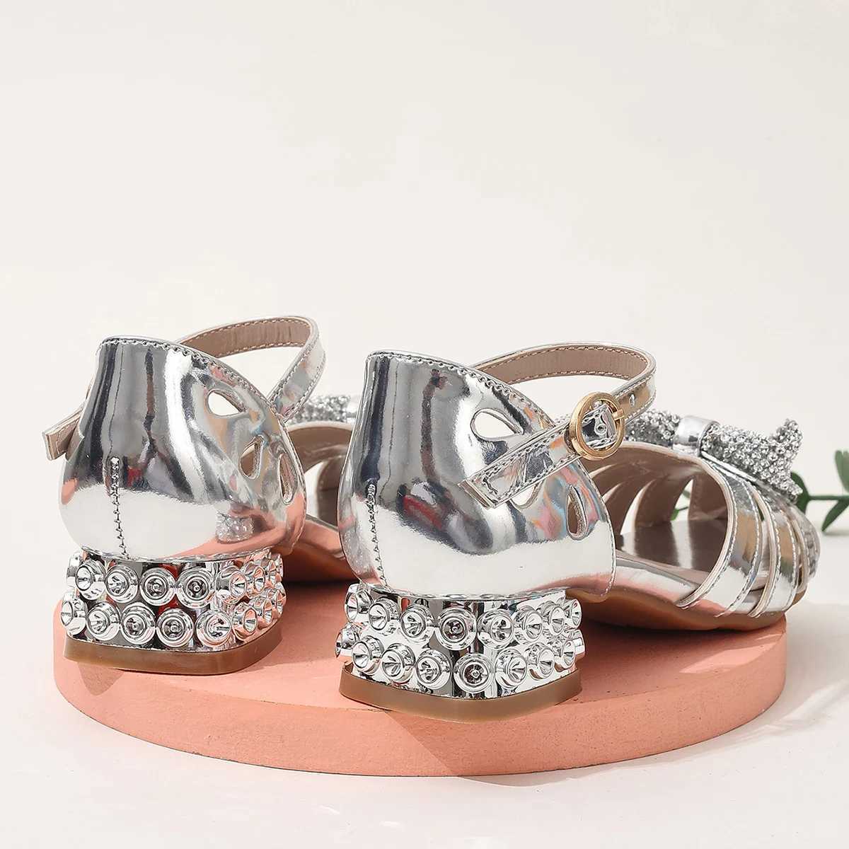 Sneakers Girls sandals summer new style crystal princess shoes soft sole childrens high heels H241221