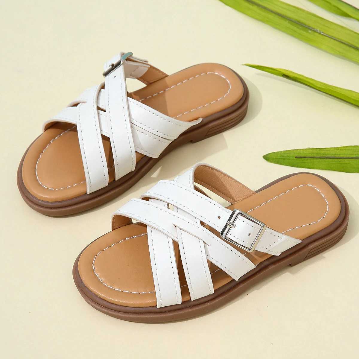 Sneakers Girls sandals new summer medium and large children princess shoes soft sole shoes H241221