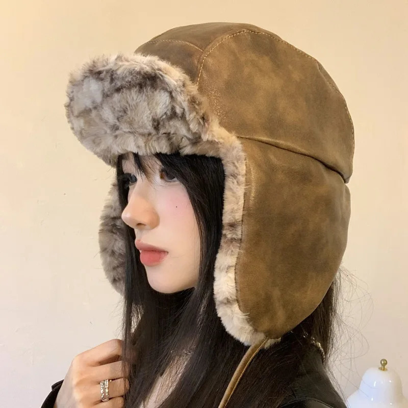 Winter Lace PU Leather Velvet Inner Lightning Cap Suitable for Male and Female Riders Ear Protectors Windproof Flying Bomber Cap 241220