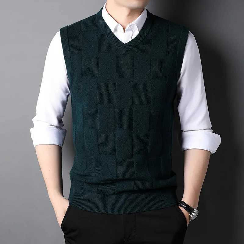 Top Grade New Fashion Jacquard Weave Knit Pullover Sweater Vest Men V-Neck Sleeveless Slim Trendy Casual Mens Clothes 2024XJ241221
