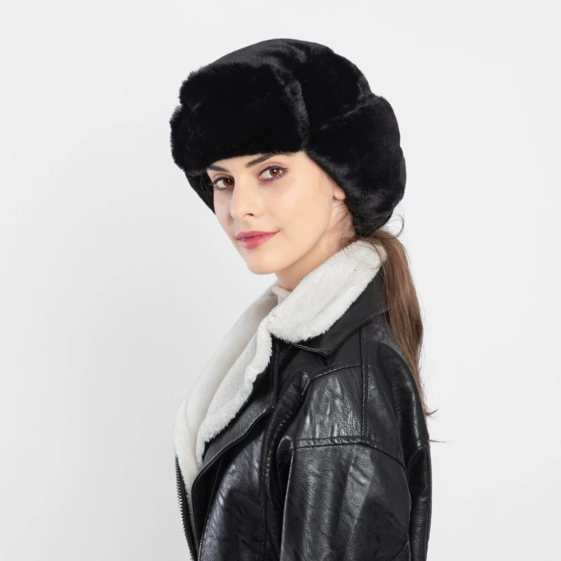 Outdoor skiing warm Lei Feng hat mens solid color plush earmuffs warm pilot hat bomber hat 241220