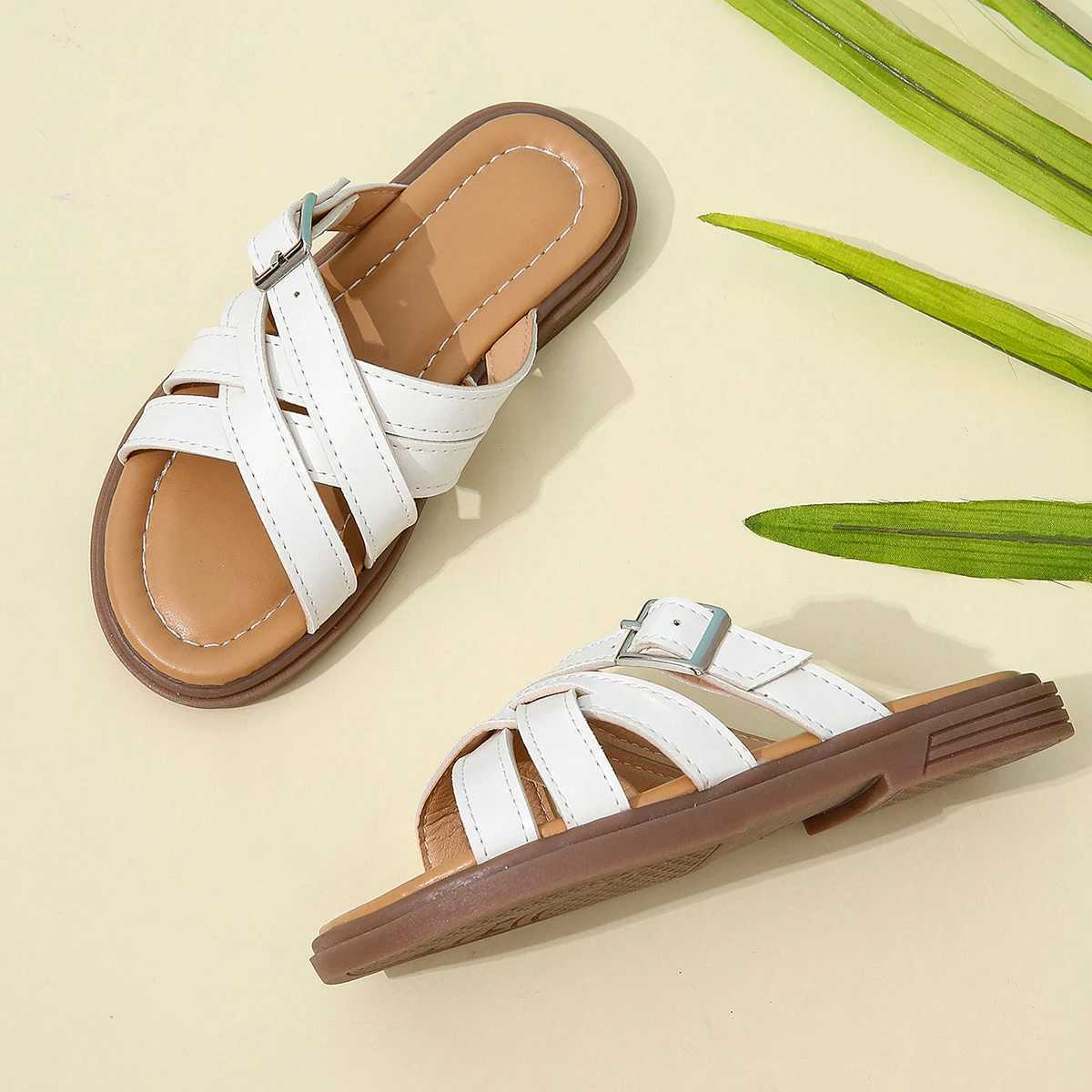 Sneakers Girls sandals new summer medium and large children princess shoes soft sole shoes H241221