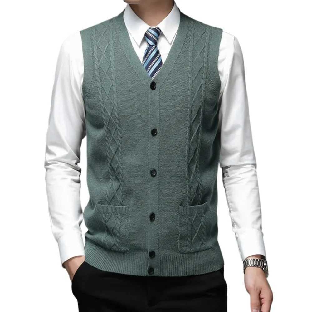 Trend Mens Business Casual Pullover Wear Warm Sleeveless Velvet Knitted Sweater Vest TopsXJ241221