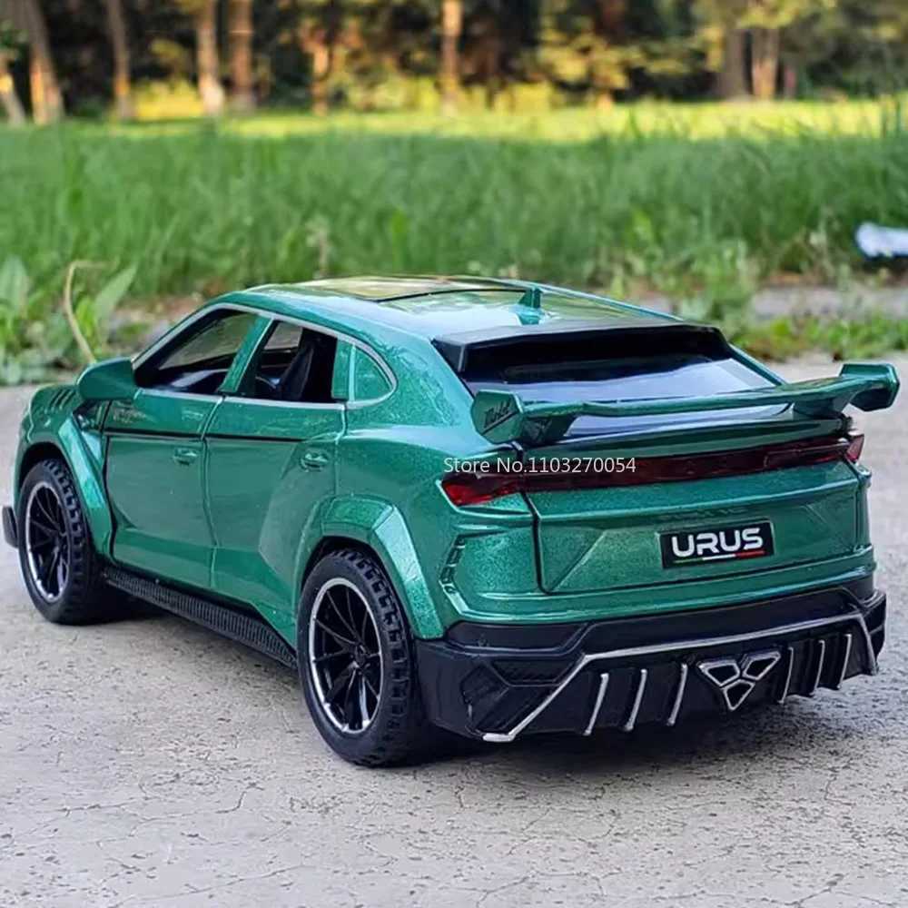 1/32 URUS Alloy Car Model Diecasts Toys Metal Vehicles 6 Doors Open With Sound Light Pull Back Child Toys Boys Ornament GiftsXJ241221