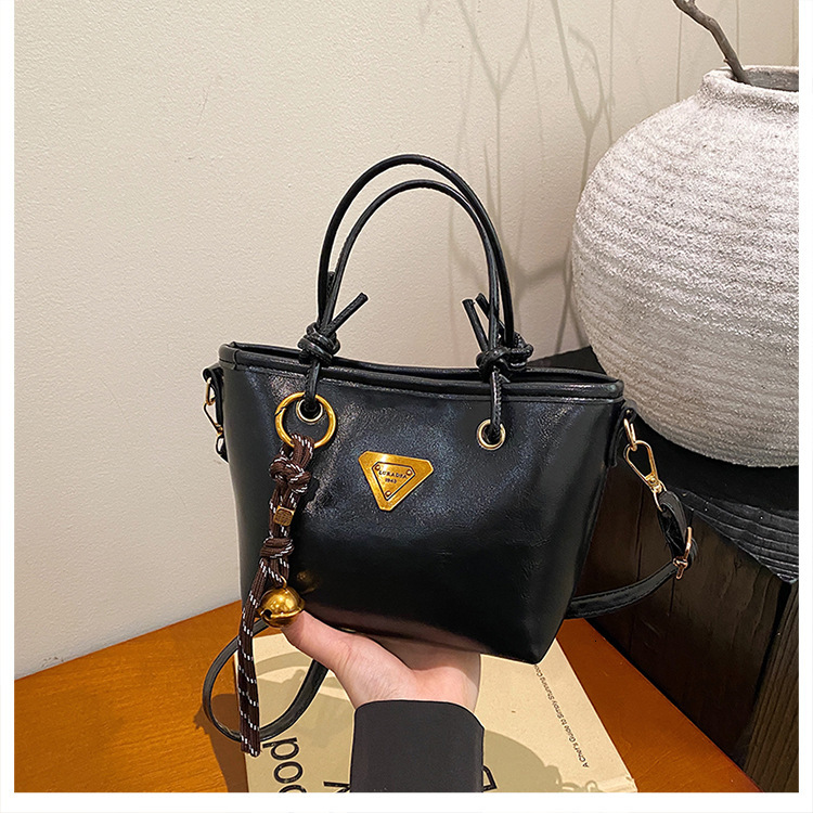 Simple Fashion Handbag New Designer Texture Bucket Fashion Solid Color Commuter Single Shoulder Crossbody Bag bag