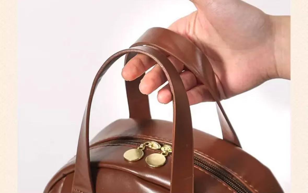 2024 The latest dry and wet separation large capacity makeup bag