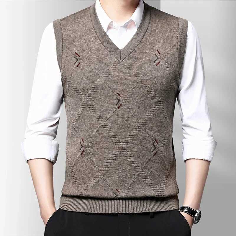 New Mens Casual Fashionable Warm Sweater Vest V-neck Versatile and Comfortable Soft Knitted Business Casual TopXJ241221