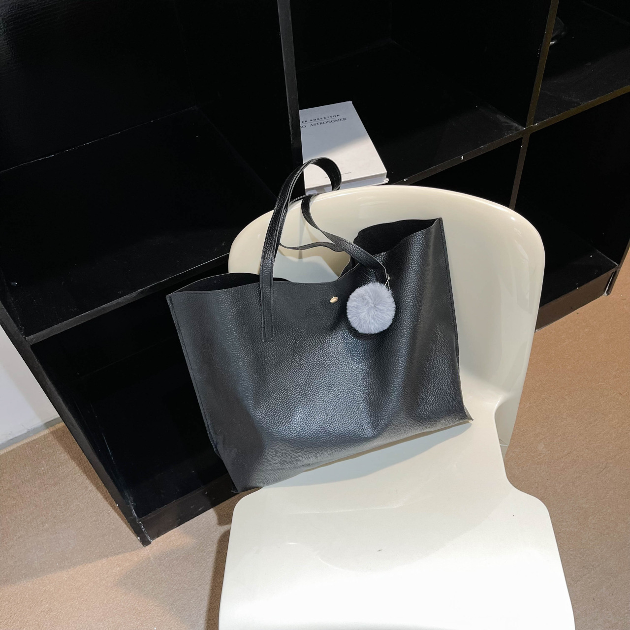 leisure trend Simple and fashionable handbag for autumn and winter new large capacity designer shoulder bag fashionable commuting texture crossbody ba